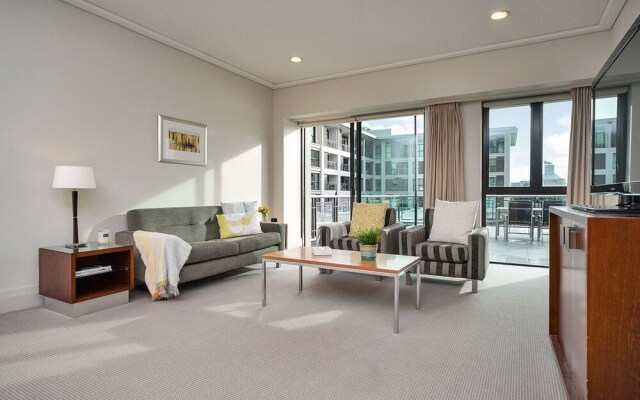 Waterfront Apt Viaduct Harbour