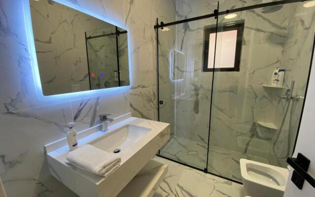 8th Floor Luxury Apartament Tirana
