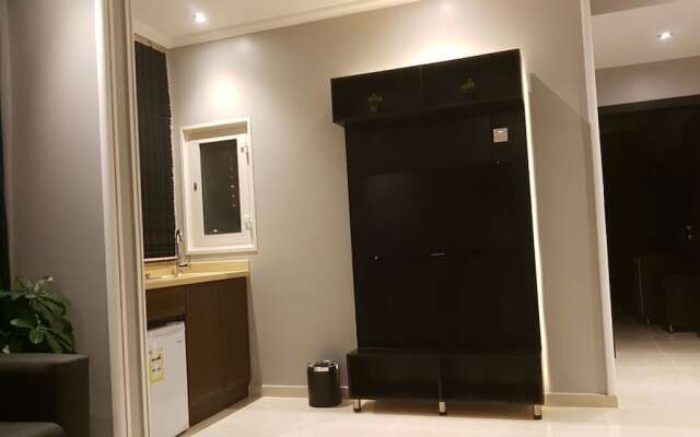 Al-Hariri Suites