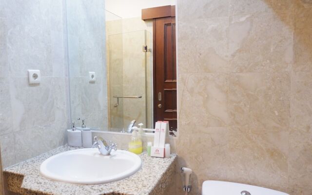 Homey The Bellezza Apartment