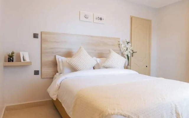 Lux Suites Studio City Apartments