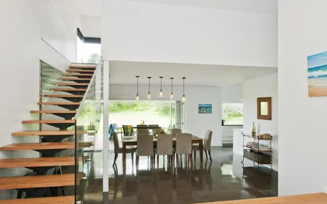 Farrant House - modern and contemporary