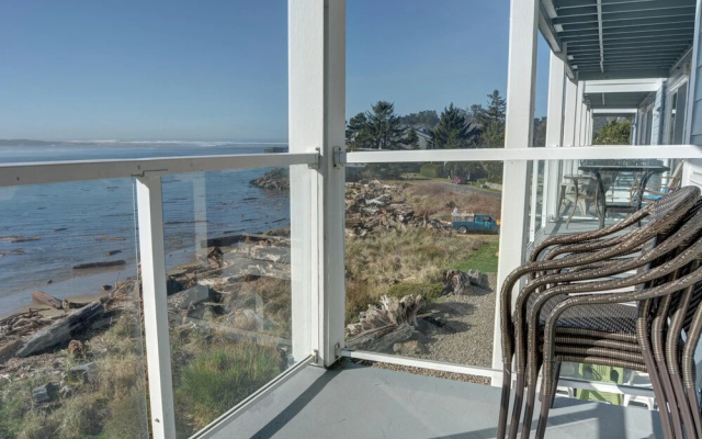 Waters Edge 308