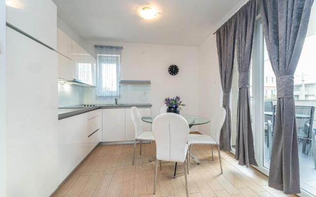 Star 1 modern & centrally ap for 4