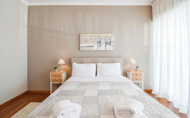 Alimos Luxury 3 Bd Apt w Stunning Views