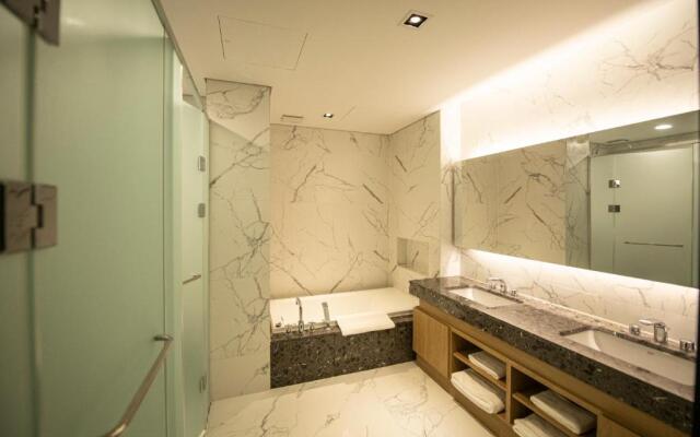 J-One Hotel