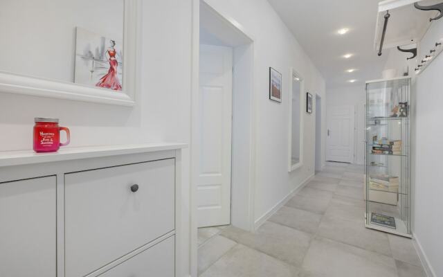 Spacious Grunwaldzka 77 by Renters