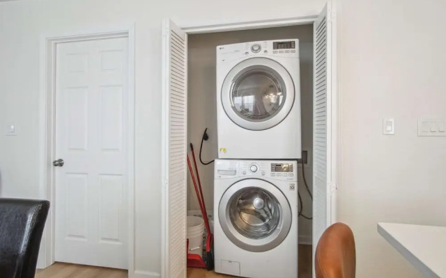 Your Amazing 3BR 2BA Downtown Delight