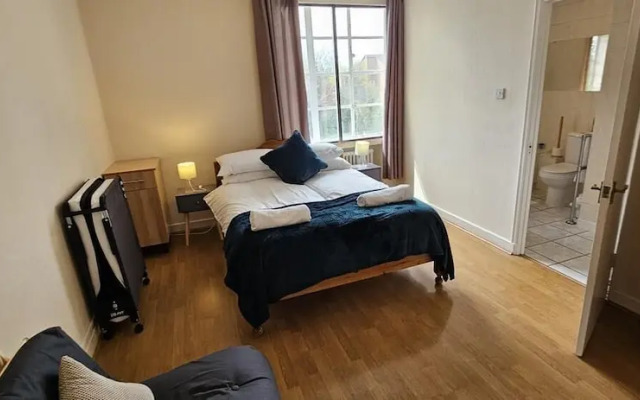 Brondesbury Apartment