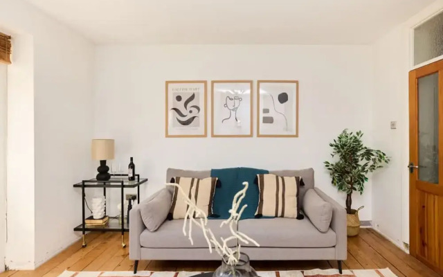 The Holloway Place - Modern 1bdr Flat With Balcony
