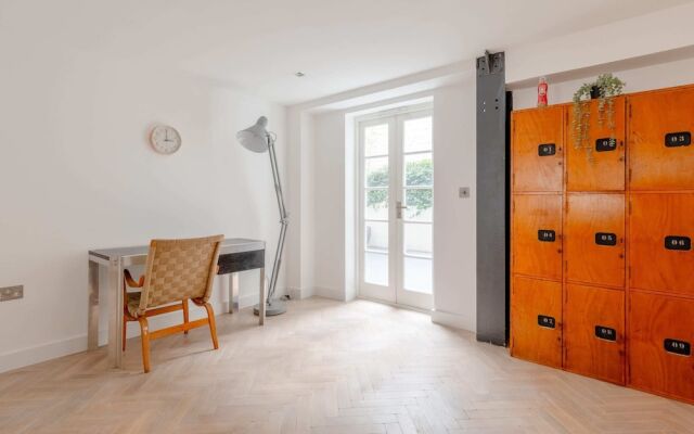 Sleek & Stylish 2BD Flat - Warren Street