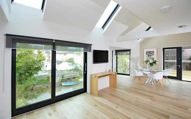 Modern 3 bed riverside home in Bath