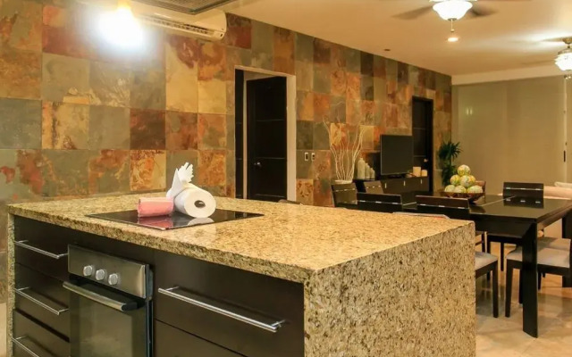 Mamitas 1102 2 Bedrooms and Terrace by RedAwning