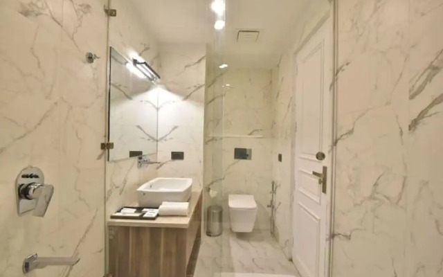 Claret inn by Lawrence Hotels