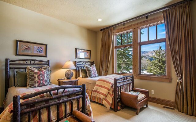 Whitetail Lodge - Five Bedroom Home