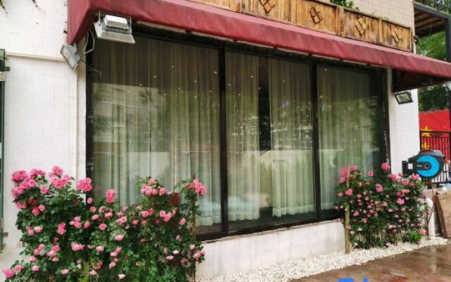 Yoyo Hotel