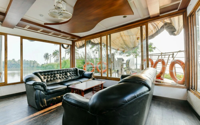 OYO 23231 KHBO Gold Sharing Houseboat
