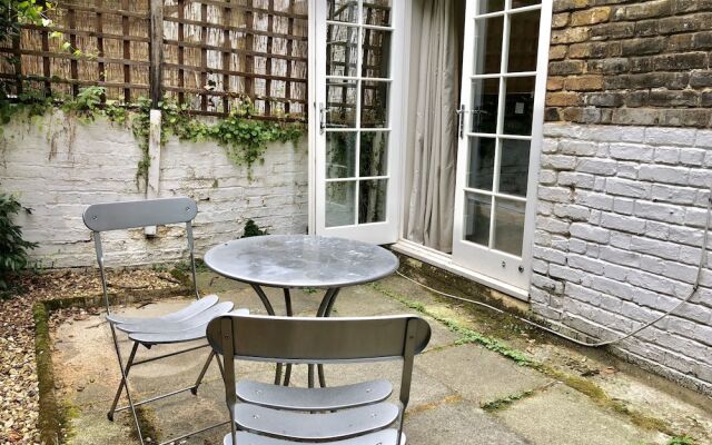 Victoria Station Apartment