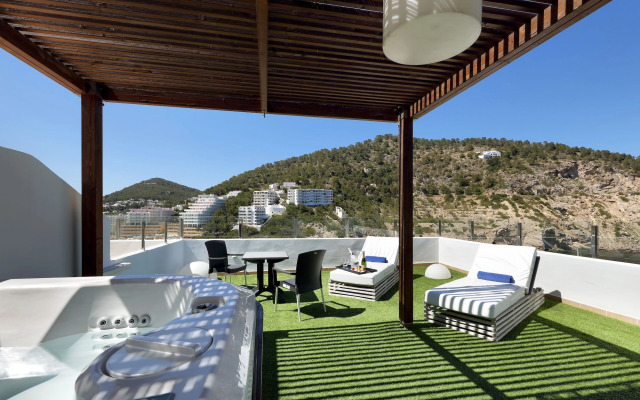 Palladium Hotel Cala Llonga - Adults Only