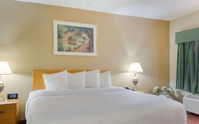 All Seasons Inn & Suites