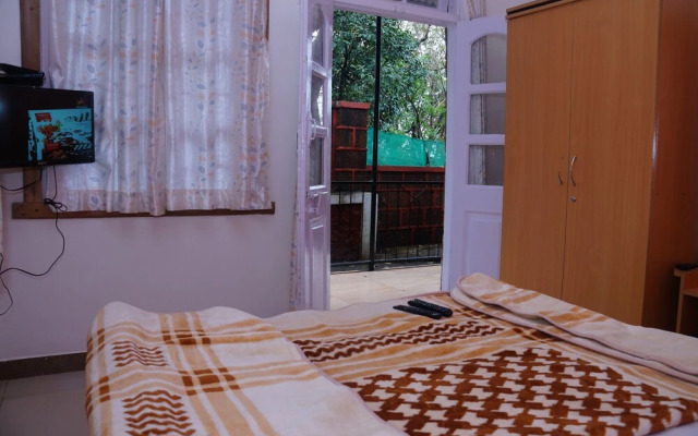 Hotel Godai Girikunj