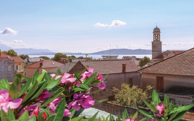 Awesome Apartment in Kastel Stari With Wifi