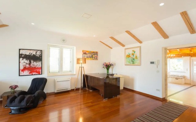 Hedera Estate Hedera A16