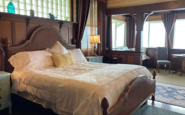 Hilo Bay Oceanfront B&B