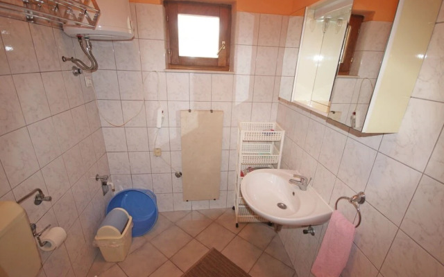 Family Ground Floor Apartment Puntamika