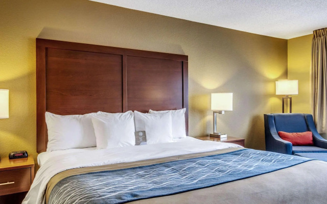 Baymont Inn & Suites Grafton/Milwaukee