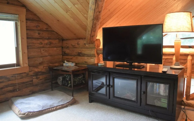 Cascade Log Cabin