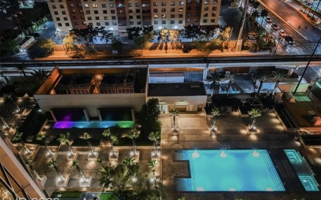 Premium Suite w/balcony at The Signature