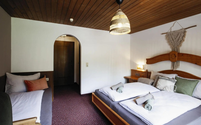 PineTree Lodge