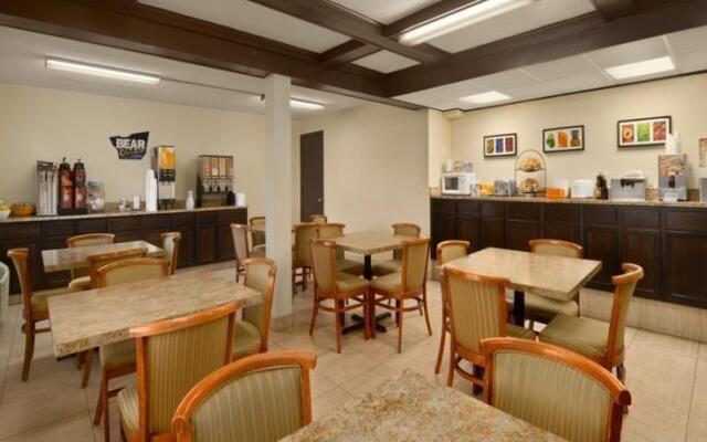 Travelodge Clearwater Central