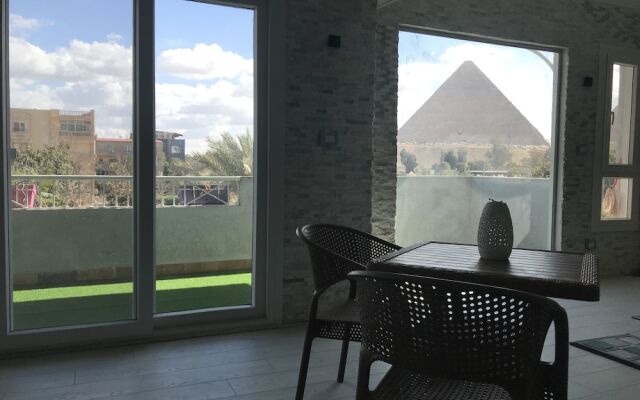 Pyramids Cozy and Friendly House