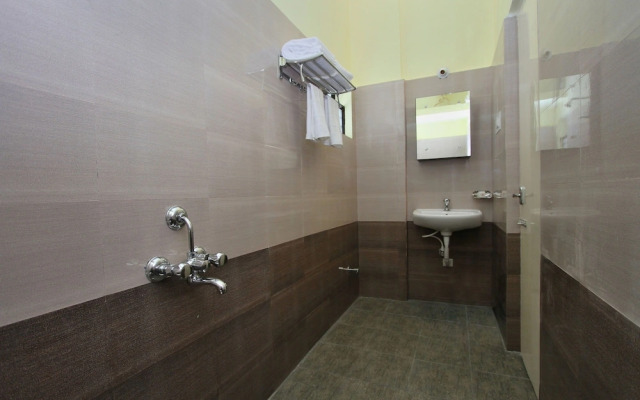 OYO 9060 Sri Sai Guest Inn