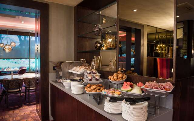 Carlton Hotel