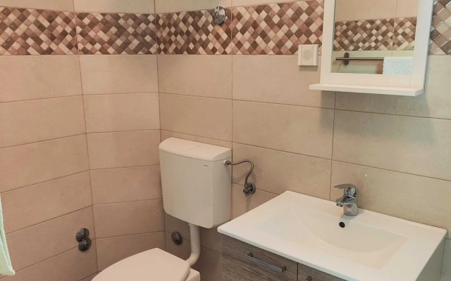 Comfortable Crikvenica Stay With Private Parking