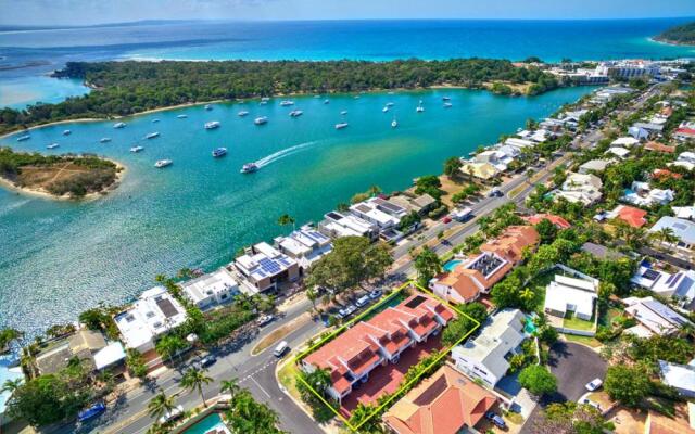 Noosa Parade Holiday Inn
