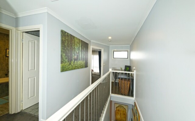 Self-contained Retreat 3BR WiFi Parking