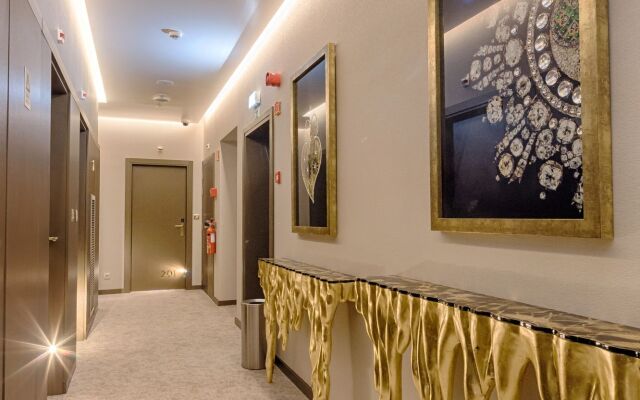 MeraPrime Gold Design Hotel