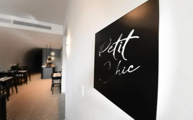 Victoria by Petit Chic