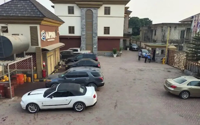 Apno Hotel and Suites