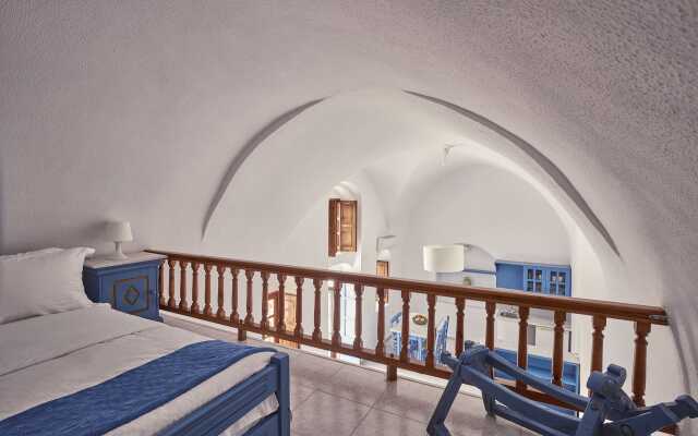 Amphitheater Cave Houses