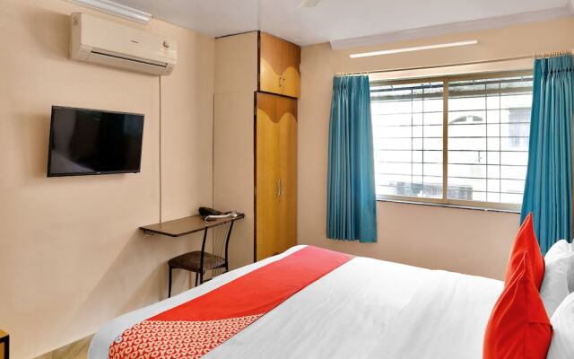 OYO 12301 RG Suites