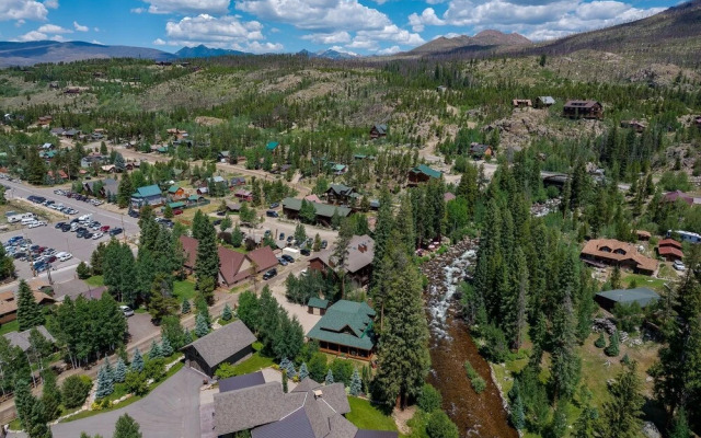 The River House 3 Bedroom Cabin