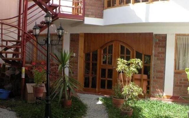 Villa Betty Hostal B&B