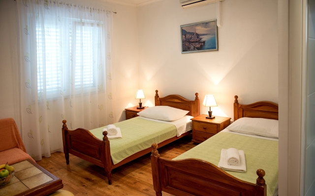 Room Robi - 50m from beach R3 Podstrana, Riviera Split