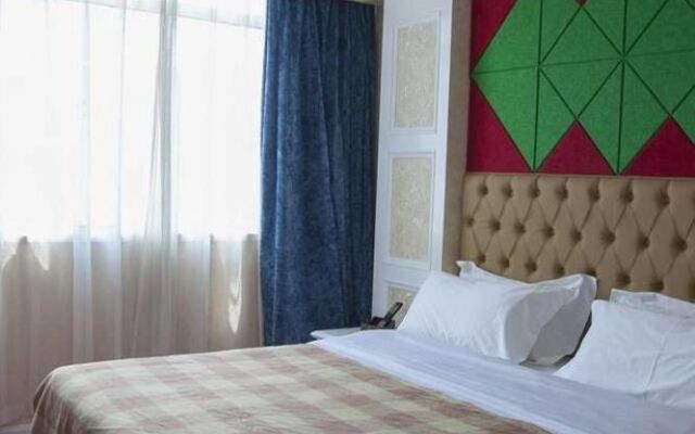 Wuhan Rome Holiday Hotel