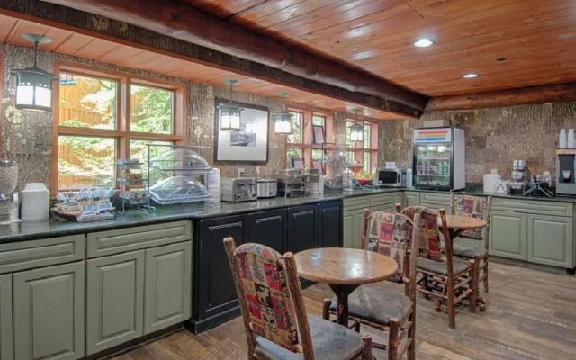 Old Creek Lodge